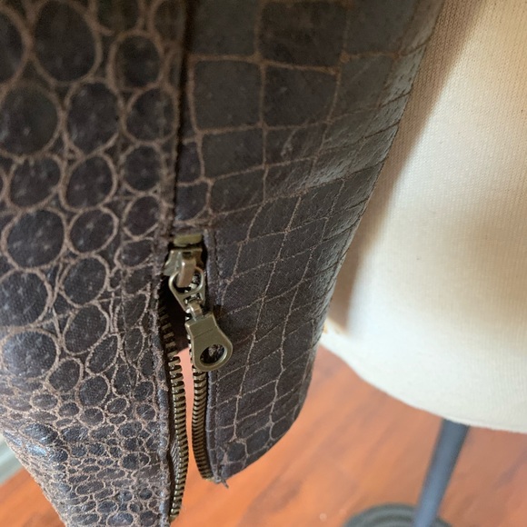 Stylish leather bomber moto jacket. - Picture 5 of 6